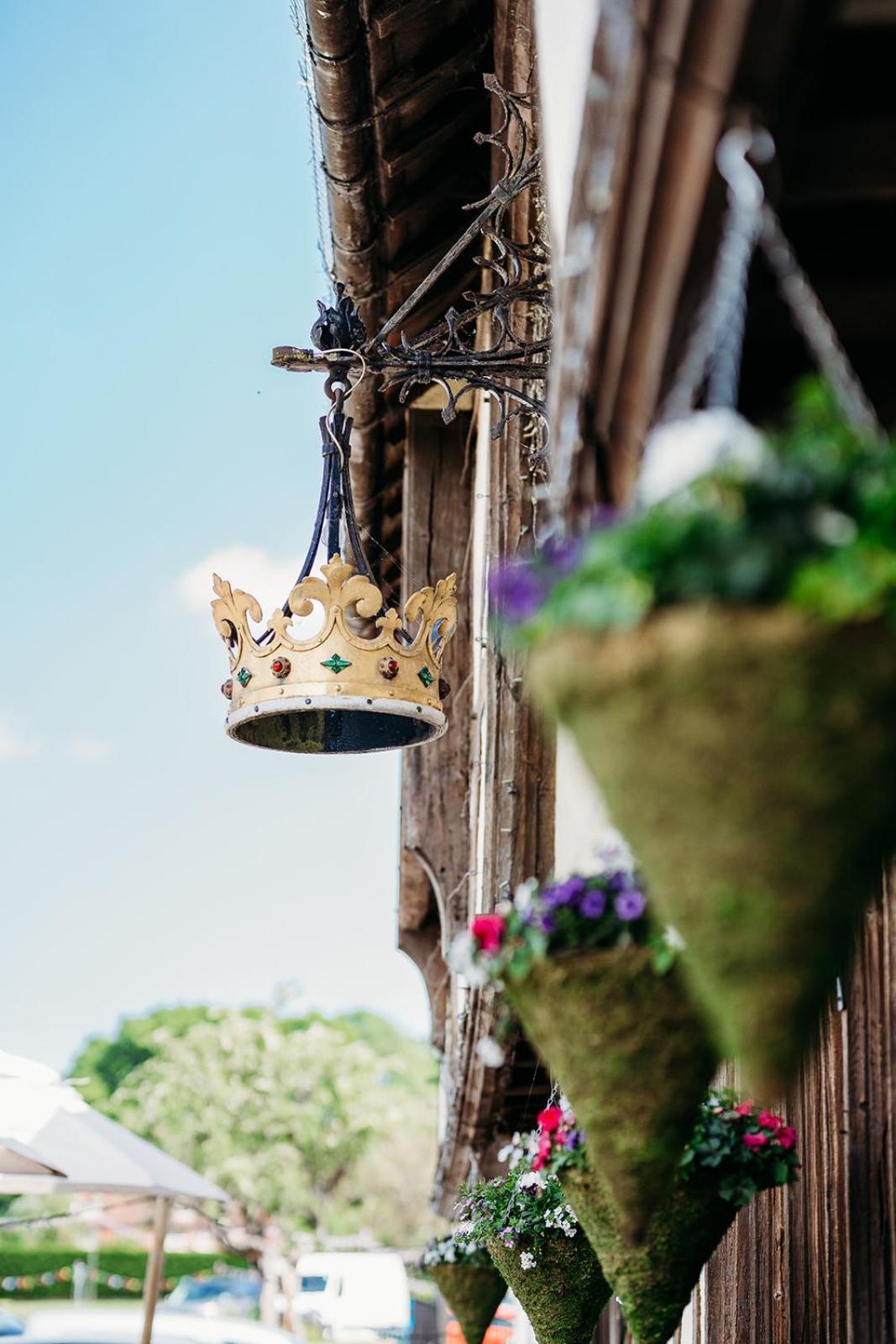 The Crown Inn Chiddingfold Exterior foto