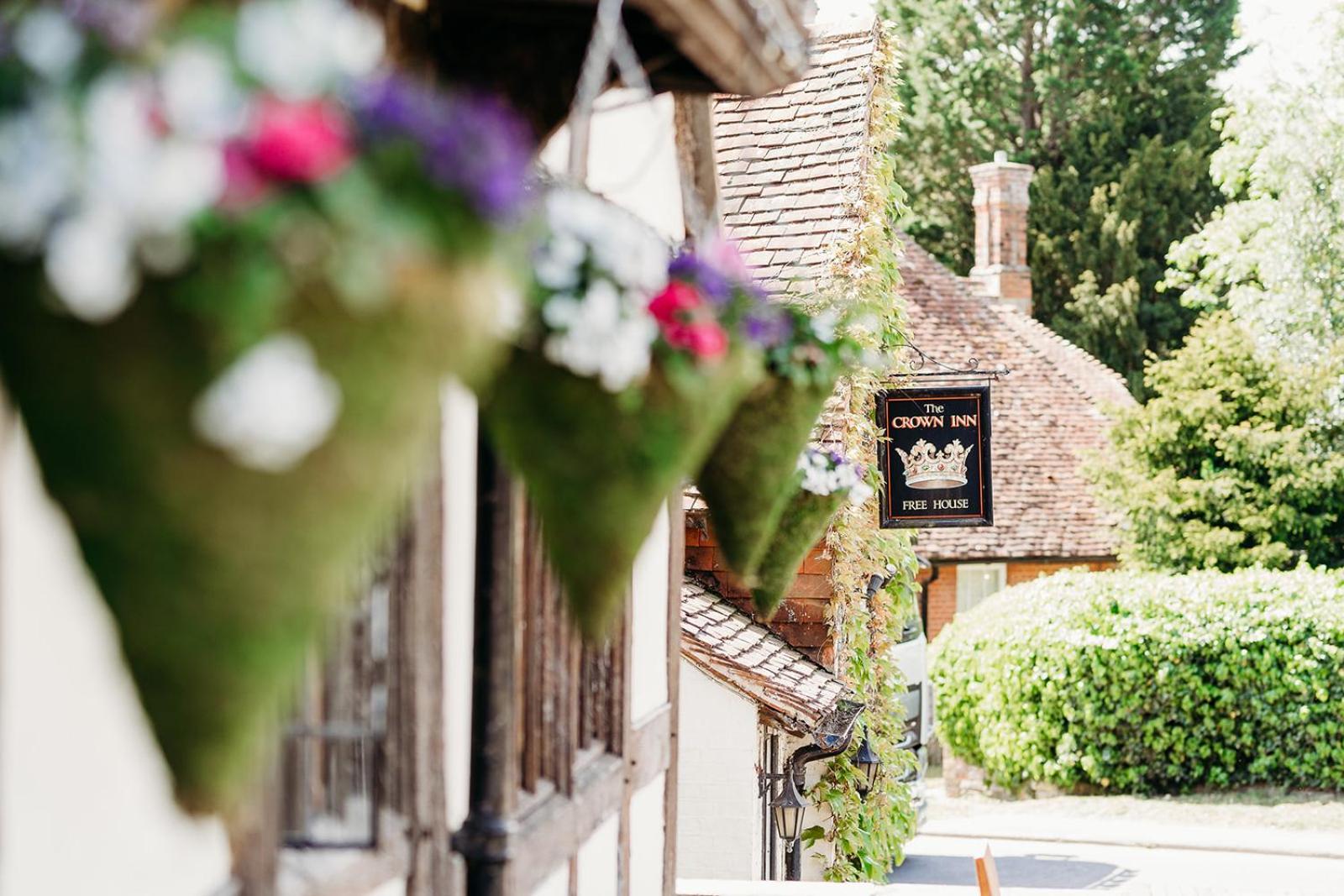 The Crown Inn Chiddingfold Exterior foto